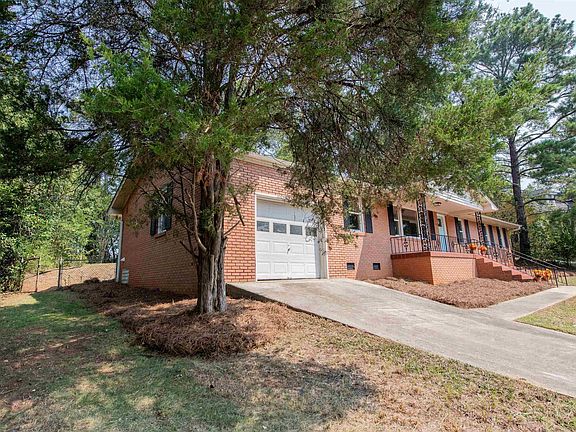 3rd image of 405 Grenadier Dr
