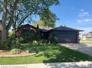 42495 Arcadia Dr, Sterling Heights, MI 48313