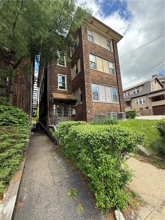 17 Lenox Ave photo 1