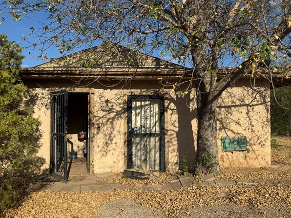 309 S McMillin St, Stamford, TX 79553
