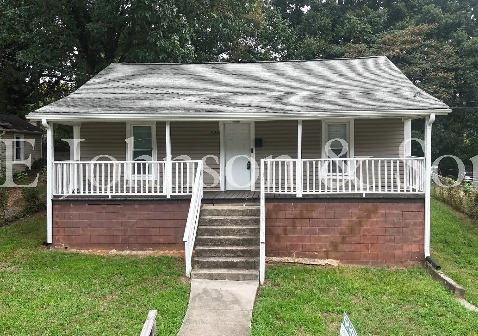Front Porch Charm & Bonus Room Near Downtown Winston-Salem — Photo 1
