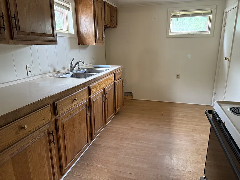 33 Lake St — Photo 2