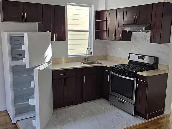 3rd image of 3248 107th St