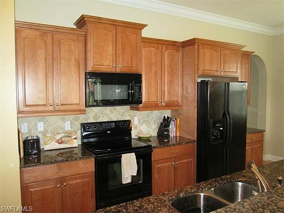 Granite counters, staggered cabinets, tumbled marble backsplash