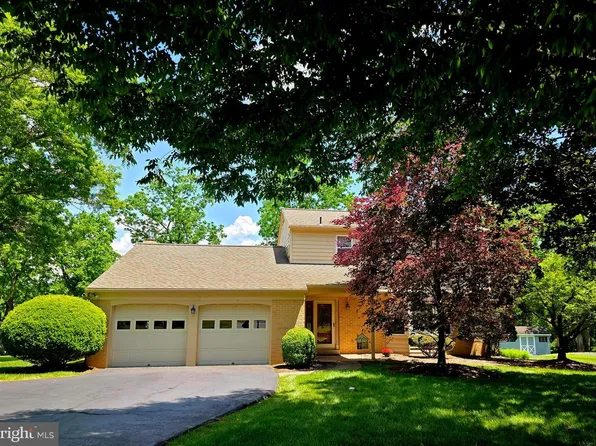 214 Brookside Cir, Harleysville, PA 19438
