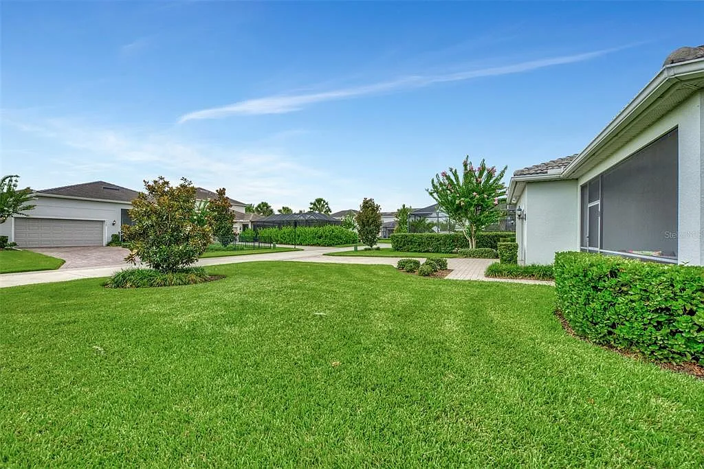 3 bed, 2.0 bath, 1964 sqft, $3,600 — Photo 3