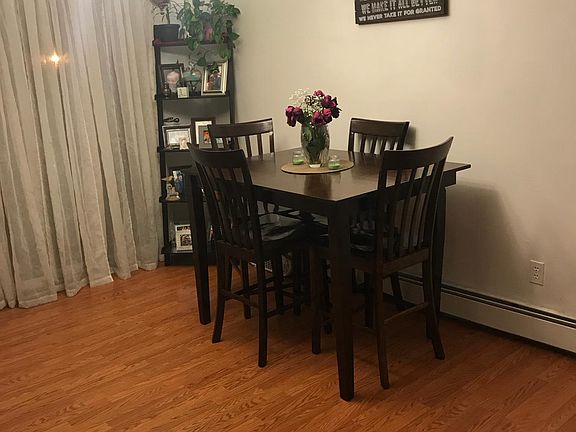 3rd image of 17 Village Ct