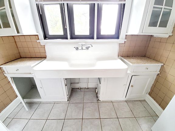 5th image of 4601 N Wolcott Ave #2