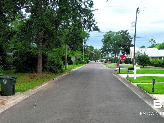 5th image of 104 Laurel Ave