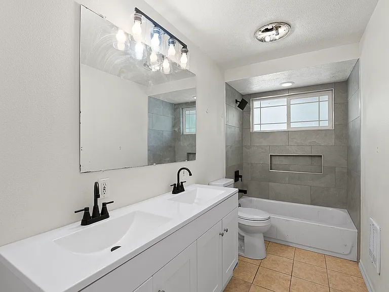 7906 N Dakota St — Photo 8