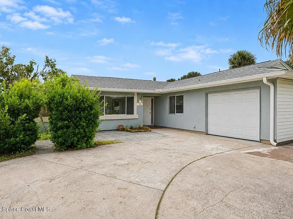 1202 Linmoor Cir NE