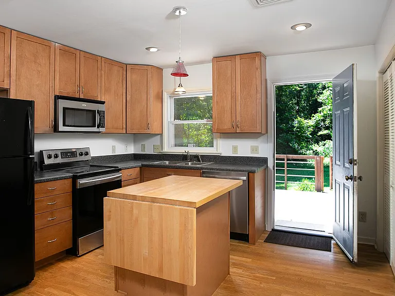433B Northside Dr — Photo 6