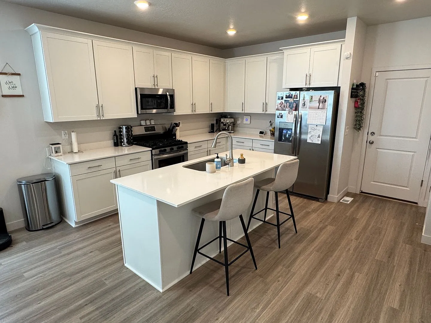 Beautiful NEW build, 4 bedroom 2 bathroom — Photo 1