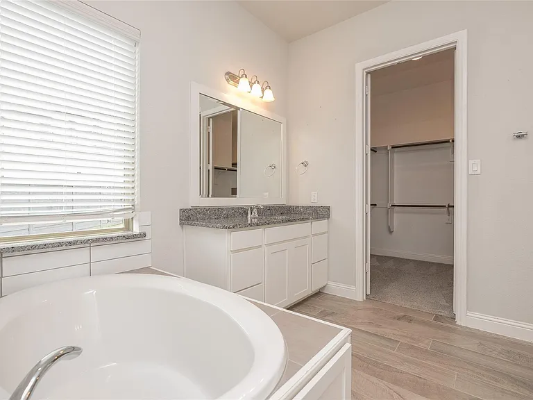 5104 Shallow Pond Dr — Photo 13