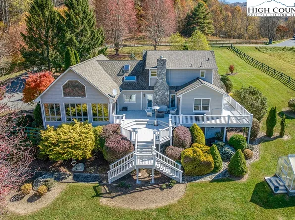 379 New Farm Road, Banner Elk, NC 28604