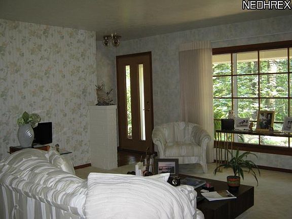 3rd image of 396 Apple Hill Dr