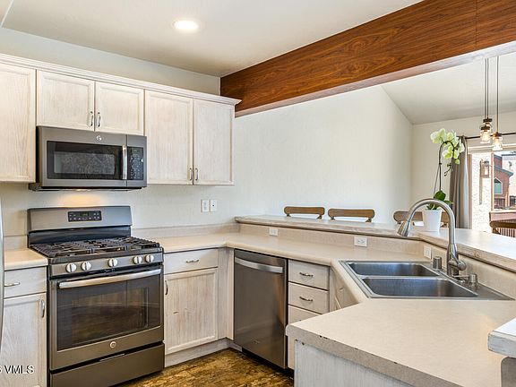 3rd image of 340 Imperial Dr