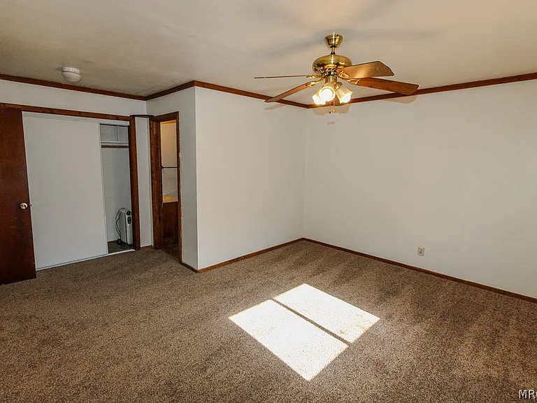 376 Santa Barbara Ave — Photo 17
