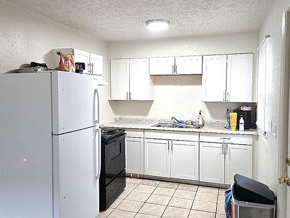 4th image of 3939 Prescott Ave