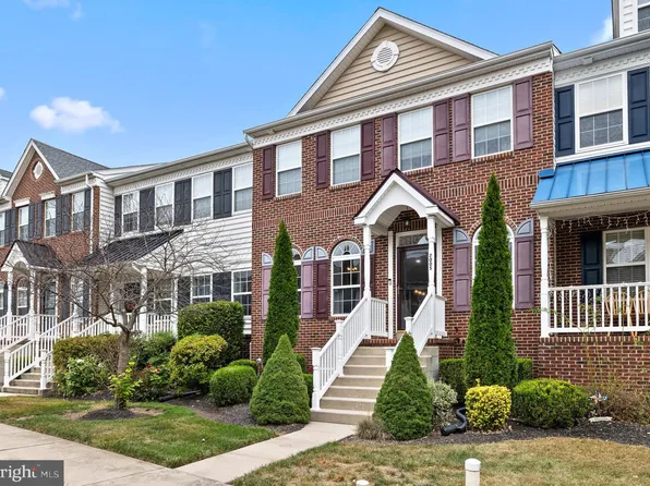 2005 Hidden Meadows Ave, Pennsburg, PA 18073