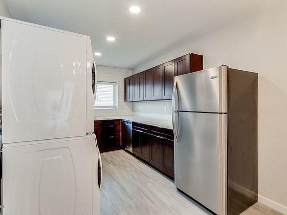 5th image of 813 E Marlette Ave APT 11