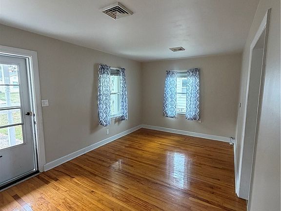 2nd image of 620 Illinois Ave