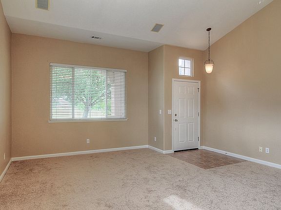 4th image of 1760 Komenich Dr