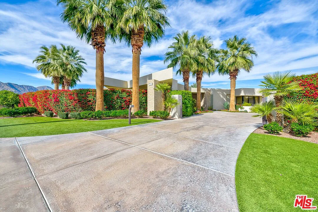 5 bed, 5.5 bath, 4886 sqft, $25,000 — Photo 3