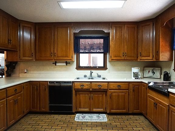 3rd image of 563 West Dr