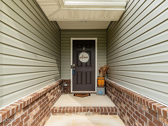 3rd image of 3042 Farmhouse Dr