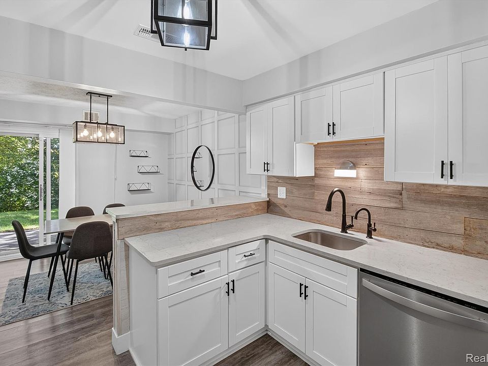 1695 Riverside Dr Apt 7, photo 9