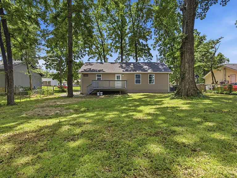 221 Bob White Dr — Photo 23