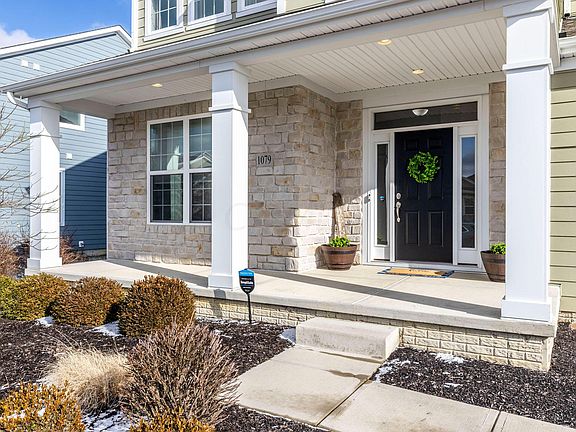3rd image of 1079 Balmoral Dr