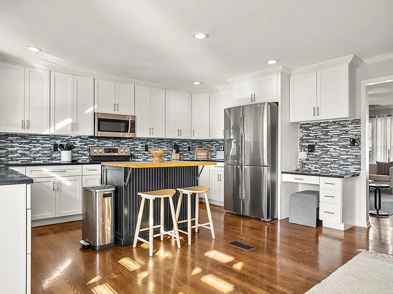 4357 Clemens Dr — Photo 8