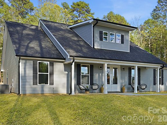 3rd image of 325 Mainsail Rd