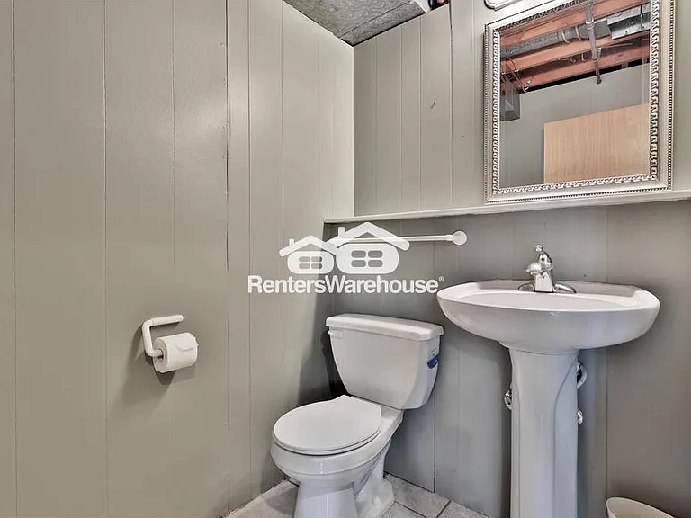 1241 Holly Dr E — Photo 13