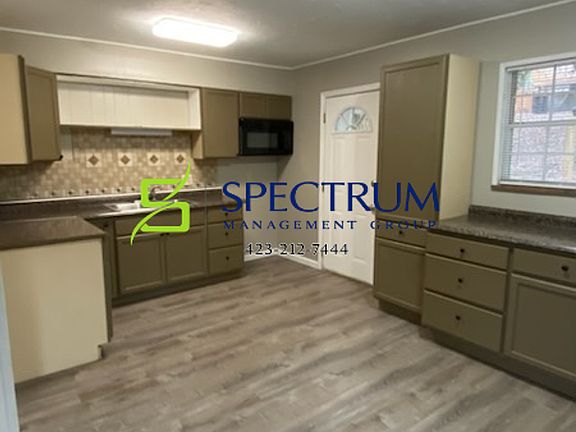 4th image of 1901 Valley View Dr