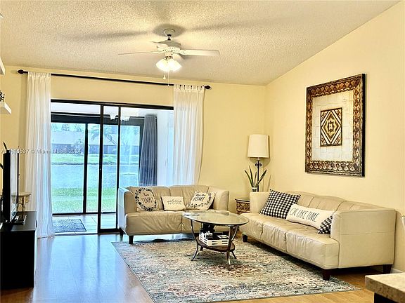 5th image of 1028 Green Pine Blvd APT G