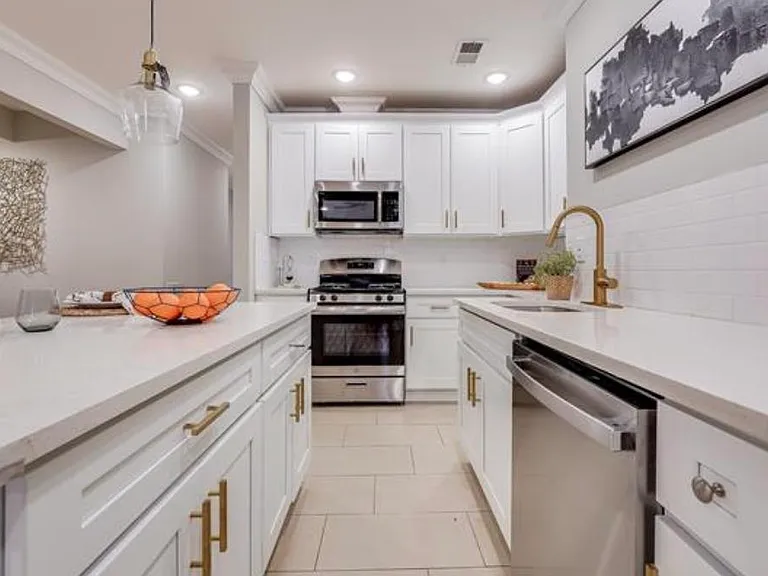 25 Saint Pauls Ave #1A — Photo 6