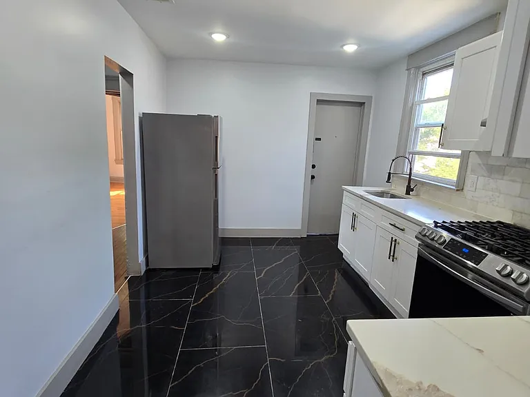 157 Wegman Pkwy #3 — Photo 2