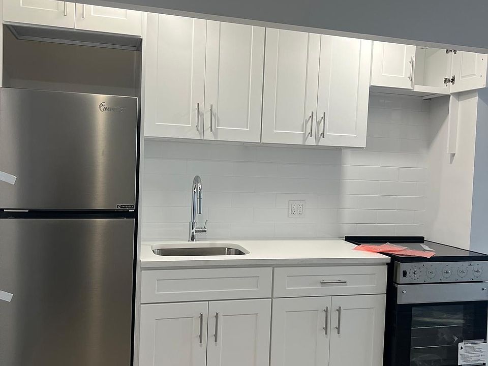 1st image of 1143 Hoe Ave #3A