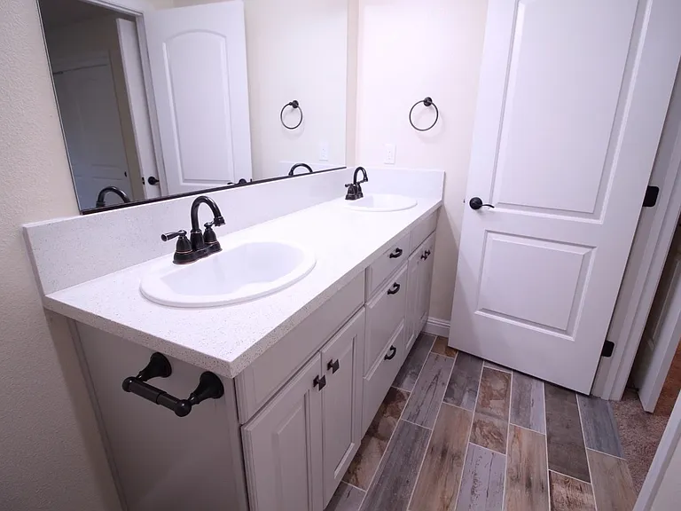 321 Wallace Ave — Photo 13