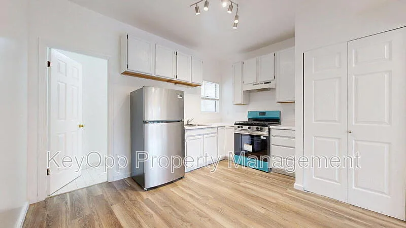 1 bed, 1.0 bath, 667 sqft, $4,250 — Photo 3