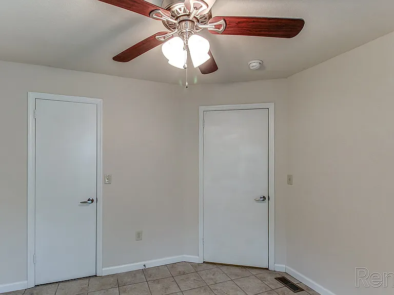 Hidden Valley Apartments — Photo 11