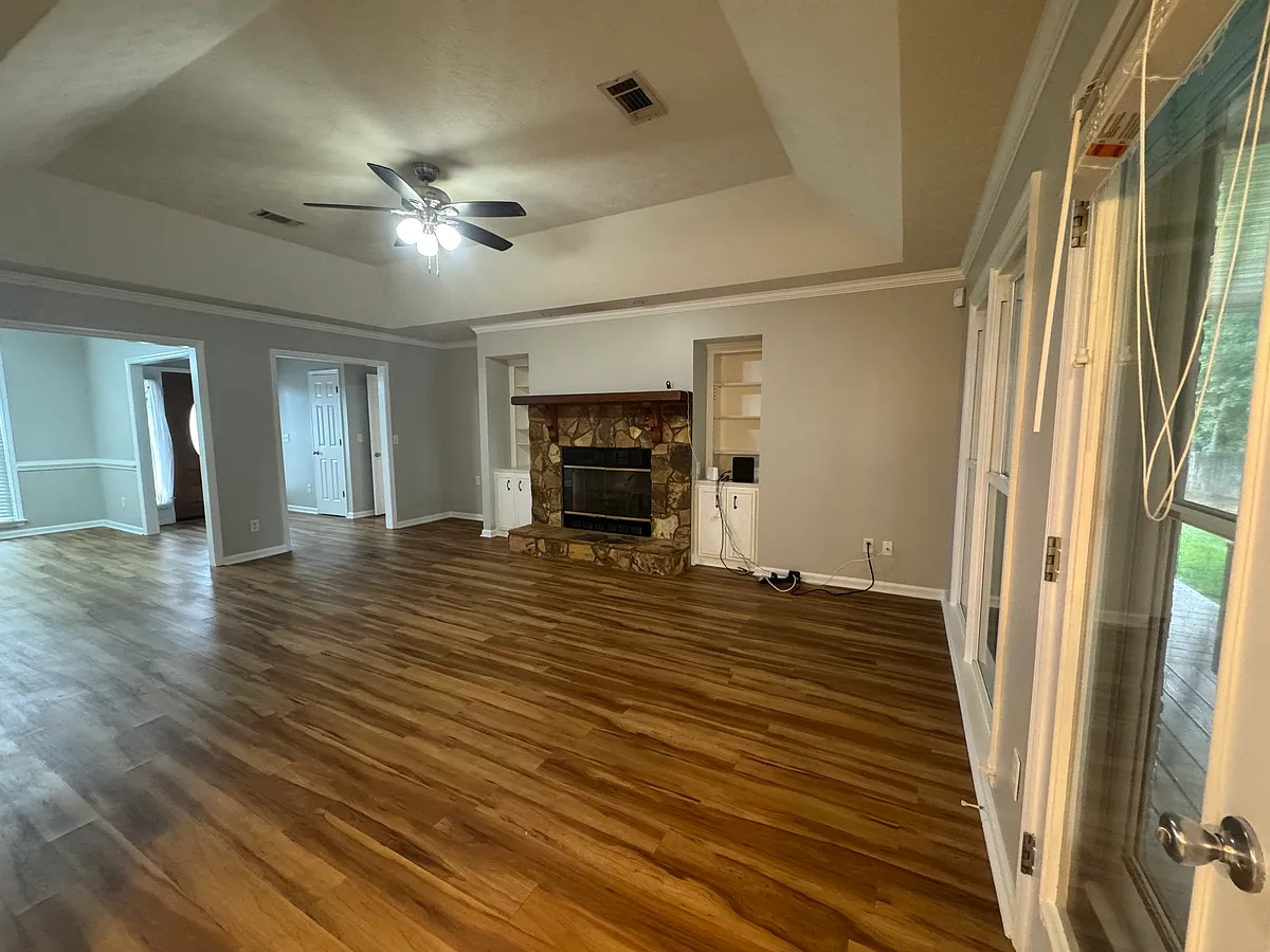 Building Photo - 828 Oakwood Dr