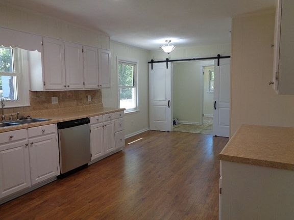 5th image of 2105 Westfield Dr