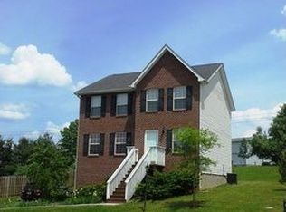 970 New Village Dr NW, Christiansburg, VA 24073