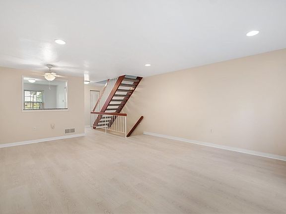 5th image of 803 Newton Sq