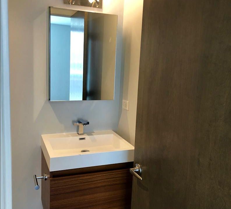 1st image of 3301 N Sheffield Ave #1