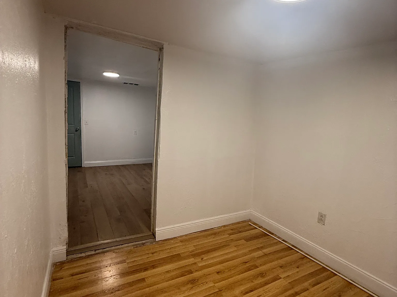 2 bed, 860 sqft, $1,300 — Photo 2